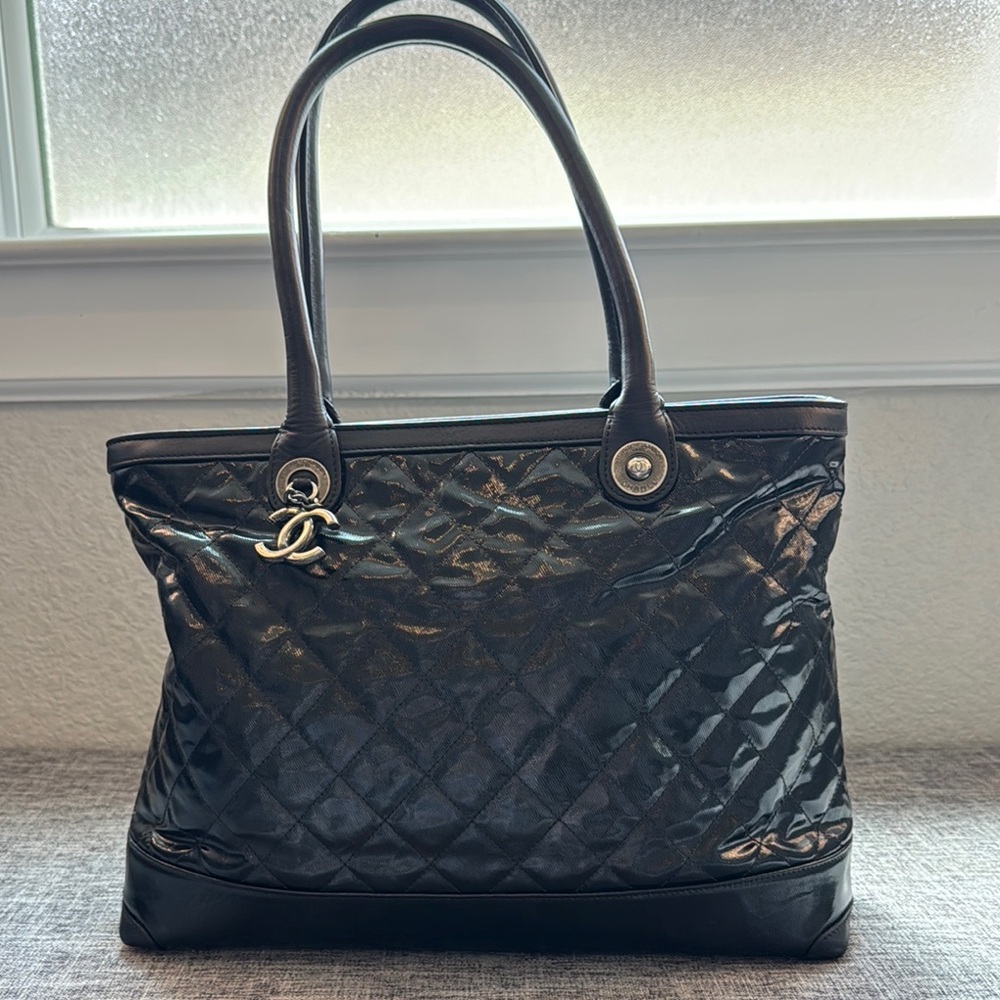 CHANEL Black Shoulder Bag Classic Sophistication